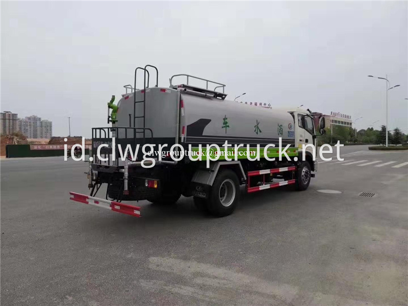 Water Spray Truck 9